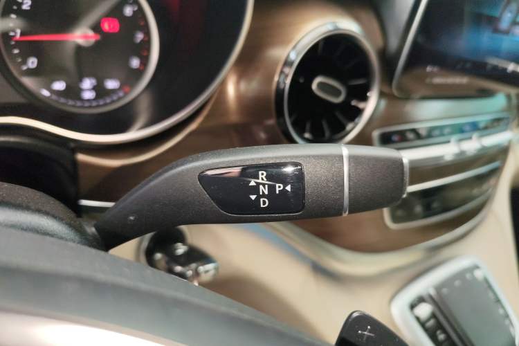 Used Mercedes-Benz V-Class 2022 V 260 L Long Wheelbase Prestige Edition Gear Lever