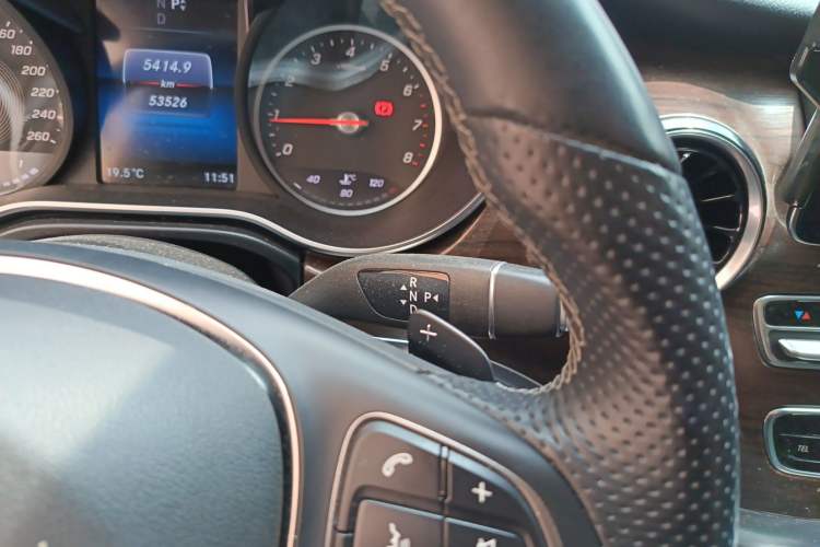 Used Mercedes-Benz V-Class 2022 V 260 Avantgarde Edition Gear Lever