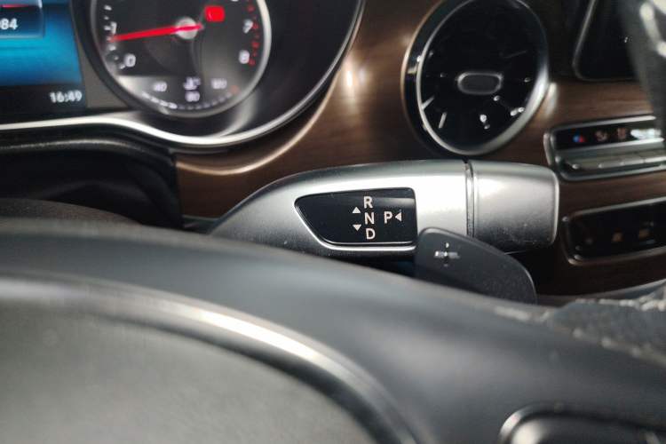 Used Mercedes-Benz V-Class 2022 V 260 L Long-wheelbase Luxury Edition Gear Lever