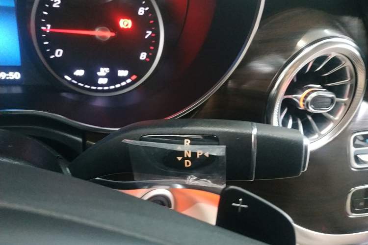 Used Mercedes-Benz V-Class 2022 V 260 Avantgarde Edition Gear Lever