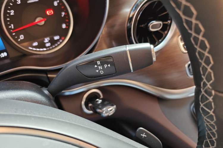 Used Mercedes-Benz V-Class 2022 V 260 Prestige Edition Gear Lever