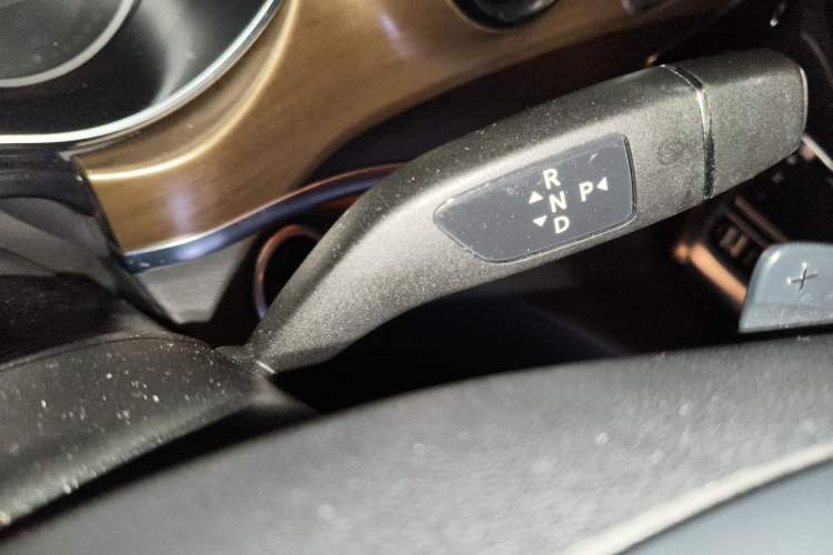 Used Mercedes-Benz V-Class 2022 V 260 L Long Wheelbase Prestige Edition Gear Lever