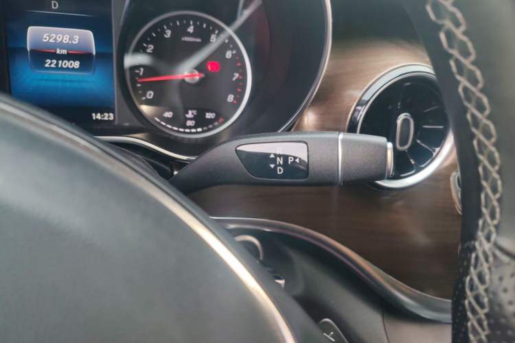 Used Mercedes-Benz V-Class 2022 V 260 L Long Wheelbase Prestige Edition Gear Lever