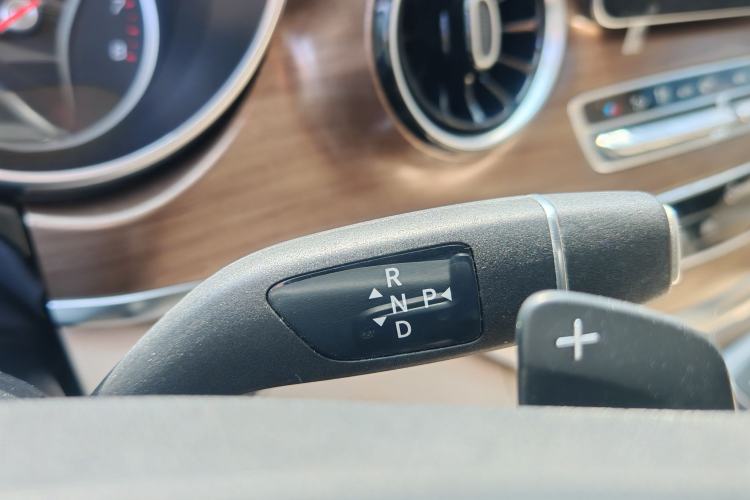 Used Mercedes-Benz V-Class 2022 V 260 L Long Wheelbase Prestige Edition Gear Lever