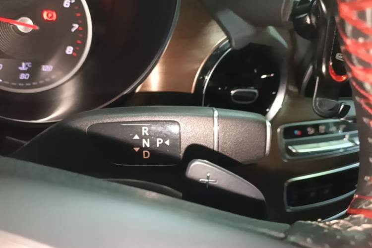 Used Mercedes-Benz V-Class 2022 V 260 L Long-wheelbase Luxury Edition Gear Lever