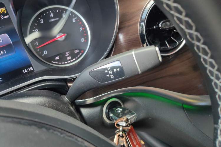 Used Mercedes-Benz V-Class 2022 V 260 Avantgarde Edition Gear Lever