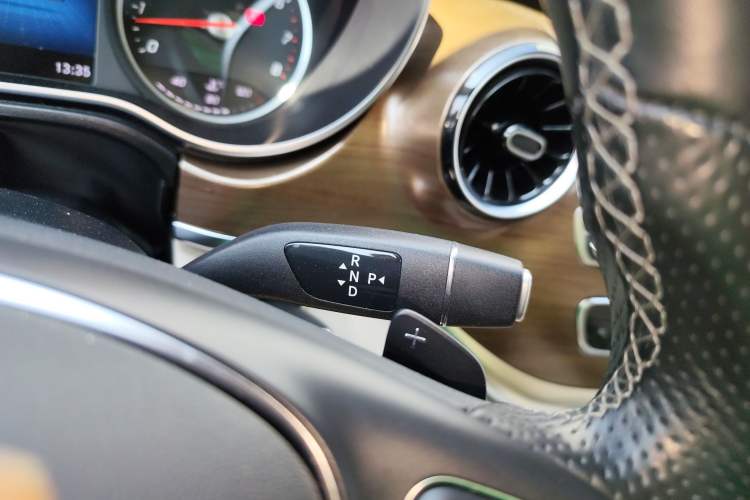 Used Mercedes-Benz V-Class 2022 V 260 Prestige Edition Gear Lever