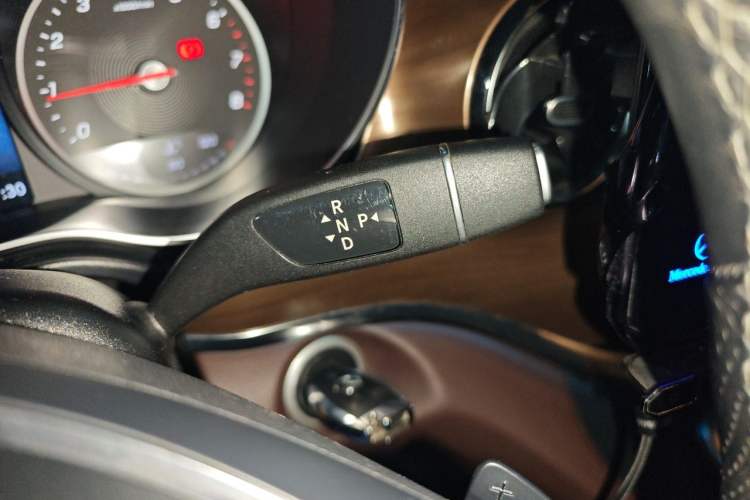 Used Mercedes-Benz V-Class 2022 V 260 L Long-wheelbase Luxury Edition Gear Lever