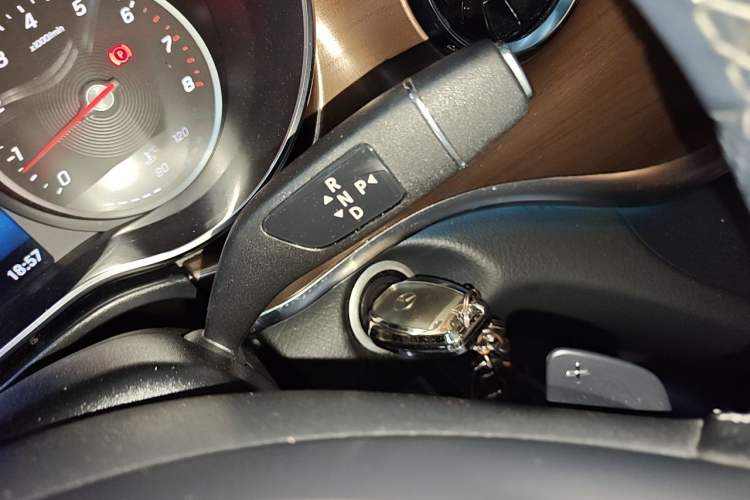 Used Mercedes-Benz V-Class 2022 V 260 L Long-wheelbase Luxury Edition Gear Lever