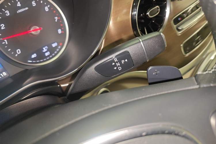 Used Mercedes-Benz V-Class 2022 V 260 L Long Wheelbase Prestige Edition Gear Lever