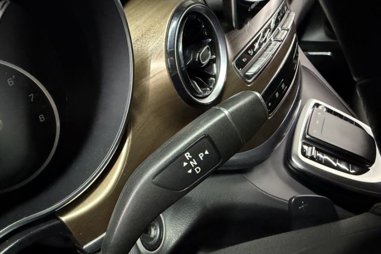 Used Mercedes-Benz V-Class 2022 V 260 Prestige Edition Gear Lever