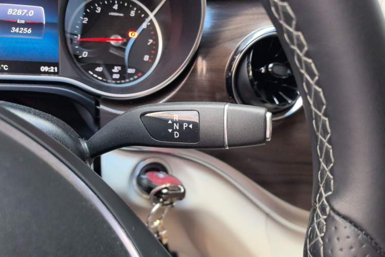 Used Mercedes-Benz V-Class 2022 V 260 Avantgarde Edition Gear Lever