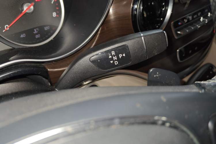 Used Mercedes-Benz V-Class 2022 V 260 Avantgarde Edition Gear Lever