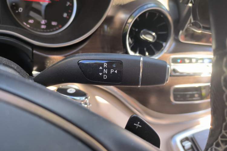 Used Mercedes-Benz V-Class 2022 V 260 Avantgarde Edition Gear Lever