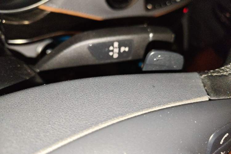 Used Mercedes-Benz V-Class 2022 V 260 L Long Wheelbase Prestige Edition Gear Lever