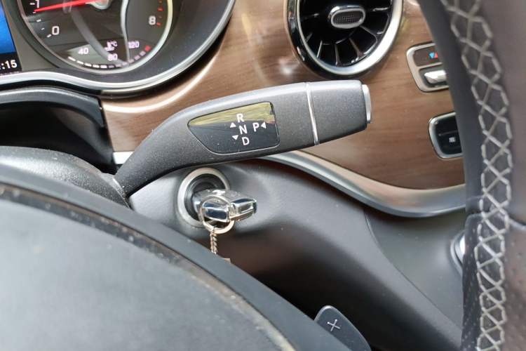 Used Mercedes-Benz V-Class 2022 V 260 Prestige Edition Gear Lever