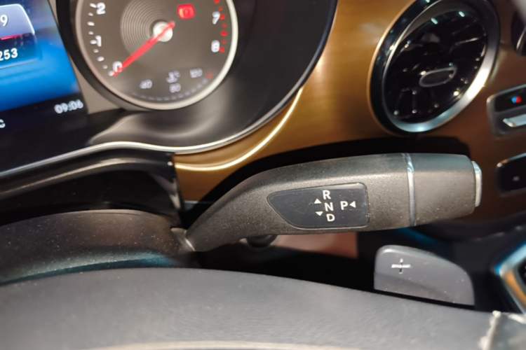 Used Mercedes-Benz V-Class 2022 V 260 L Long Wheelbase Prestige Edition Gear Lever