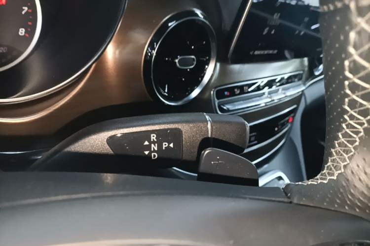 Used Mercedes-Benz V-Class 2022 V 260 Prestige Edition Gear Lever