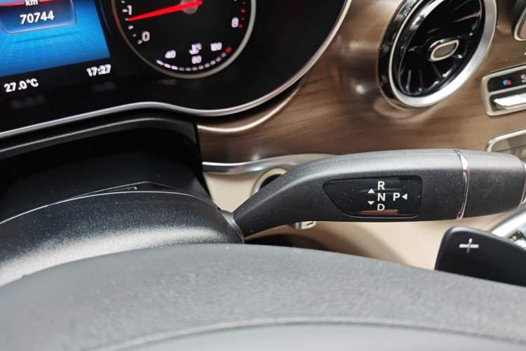 Used Mercedes-Benz V-Class 2022 V 260 L Long Wheelbase Prestige Edition Gear Lever