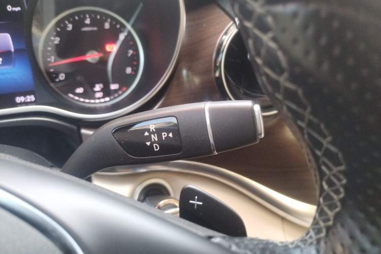 Used Mercedes-Benz V-Class 2022 V 260 Avantgarde Edition Gear Lever