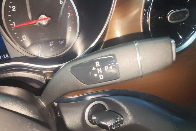Used Mercedes-Benz V-Class 2022 V 260 Prestige Edition Gear Lever