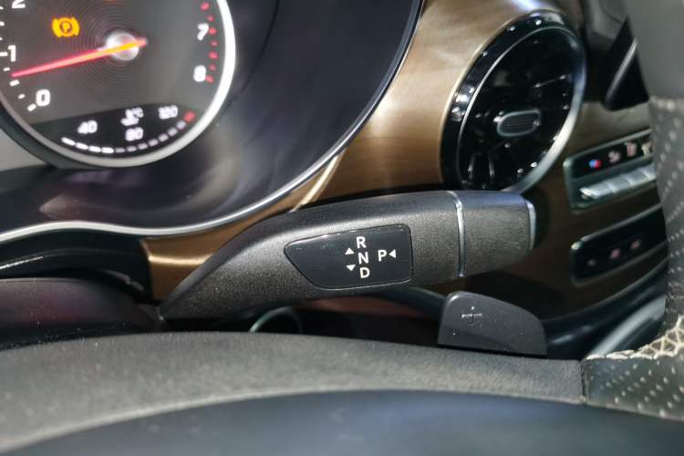 Used Mercedes-Benz V-Class 2022 V 260 L Long-wheelbase Luxury Edition Gear Lever