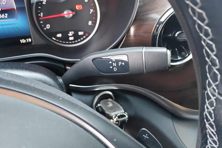 Used Mercedes-Benz V-Class 2022 V 260 Avantgarde Edition Gear Lever