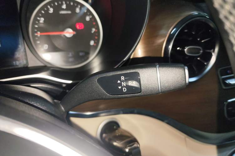 Used Mercedes-Benz V-Class 2022 V 260 L Long-wheelbase Luxury Edition Gear Lever
