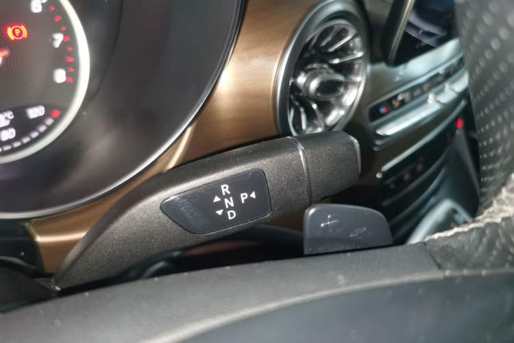 Used Mercedes-Benz V-Class 2022 V 260 L Long Wheelbase Prestige Edition Gear Lever