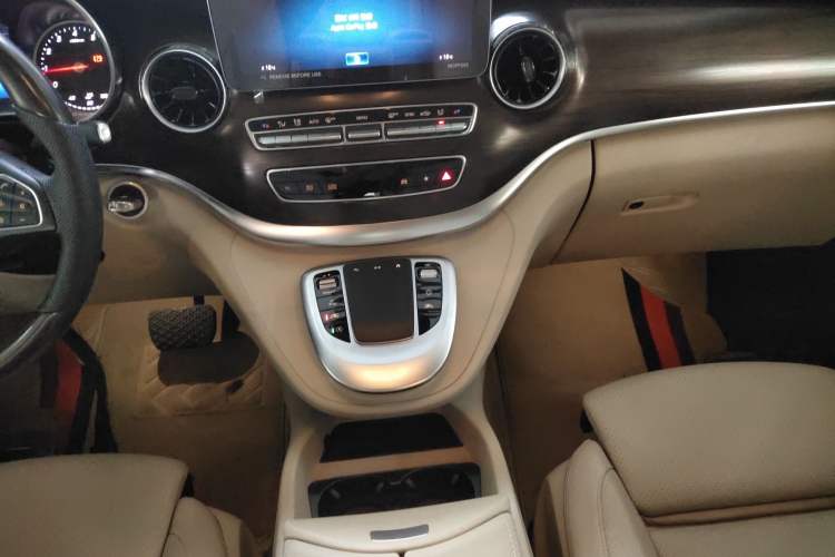 Used Mercedes-Benz V-Class 2022 V 260 Avantgarde Edition Gear Lever