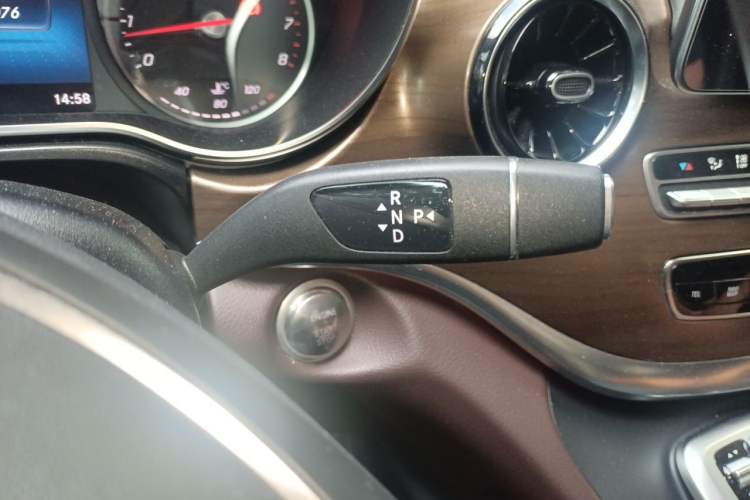 Used Mercedes-Benz V-Class 2022 V 260 L Long-wheelbase Luxury Edition Gear Lever