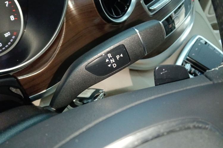 Used Mercedes-Benz V-Class 2022 V 260 Avantgarde Edition Gear Lever
