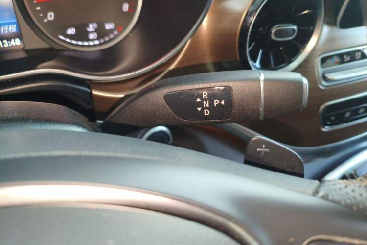 Used Mercedes-Benz V-Class 2022 V 260 L Long-wheelbase Luxury Edition Gear Lever