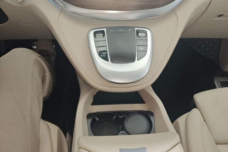 Used Mercedes-Benz V-Class 2022 V 260 L Long Wheelbase Prestige Edition Gear Lever