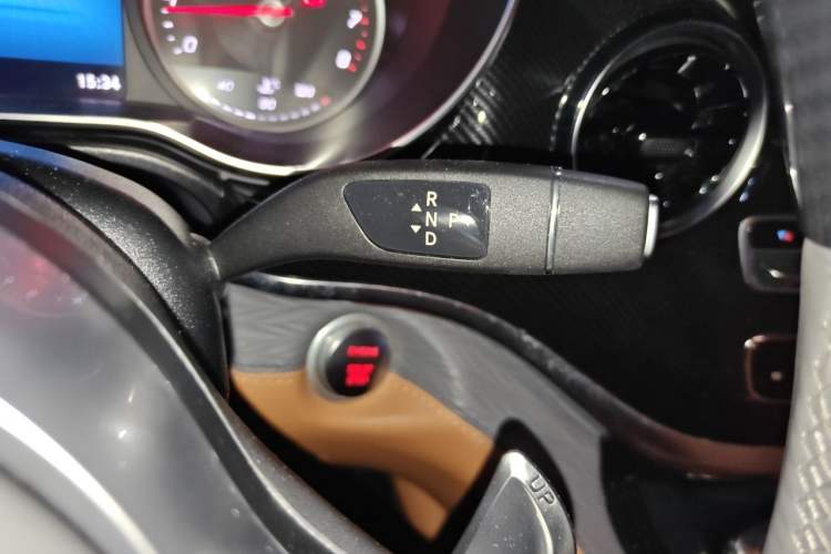 Used Mercedes-Benz V-Class 2022 V 260 Avantgarde Edition Gear Lever