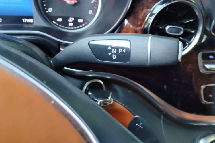 Used Mercedes-Benz V-Class  Gear Lever