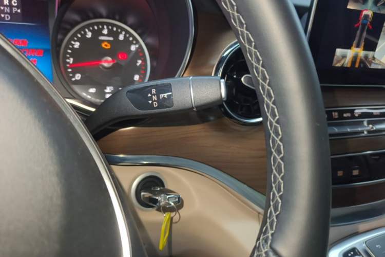 Used Mercedes-Benz V-Class 2022 V 260 L Long-wheelbase Luxury Edition Gear Lever