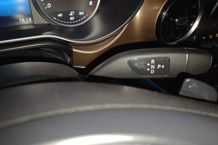 Used Mercedes-Benz V-Class 2022 V 260 L Long-wheelbase Luxury Edition Gear Lever