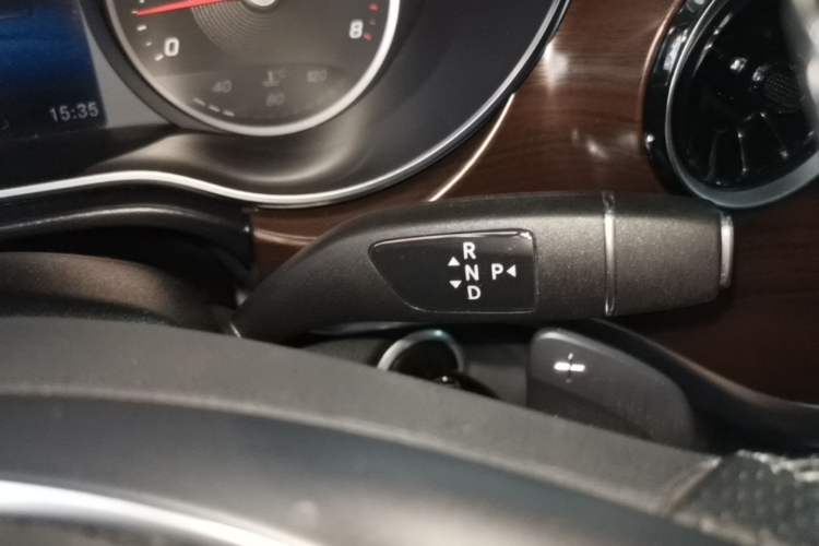 Used Mercedes-Benz V-Class 2022 V 260 Avantgarde Edition Gear Lever