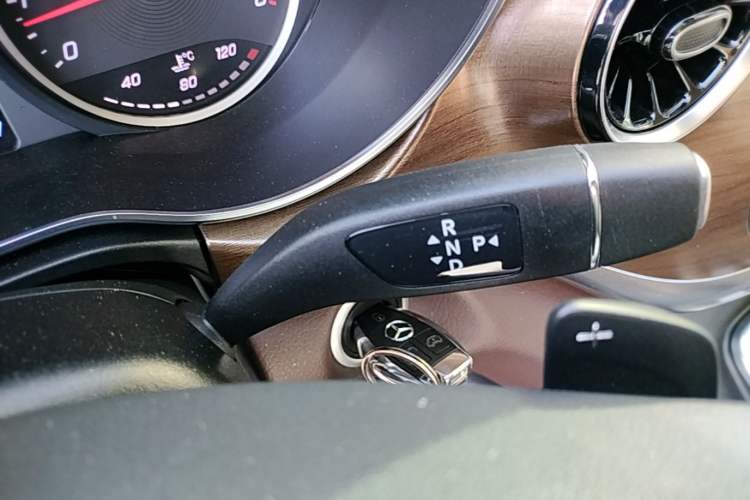 Used Mercedes-Benz V-Class 2022 V 260 L Long Wheelbase Prestige Edition Gear Lever