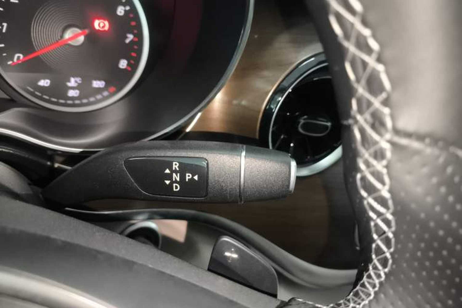 Used Mercedes-Benz V-Class 2022 V 260 L Long-wheelbase Luxury Edition Gear Lever