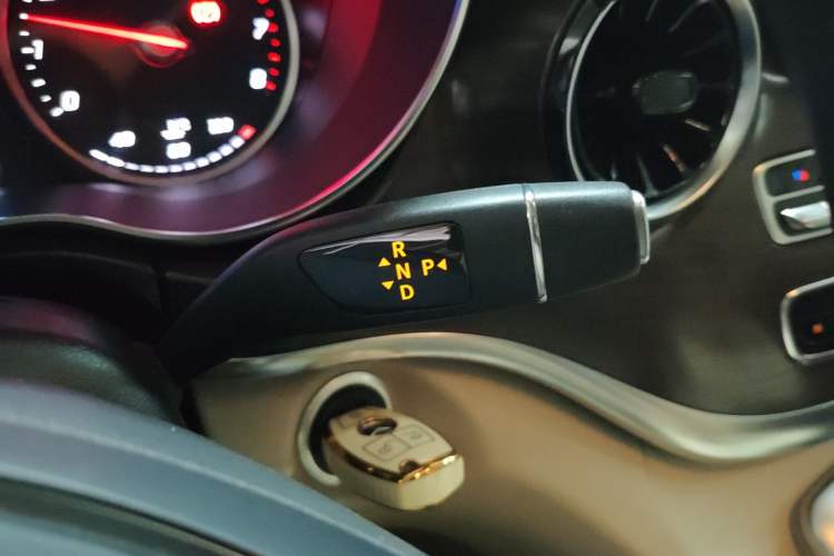 Used Mercedes-Benz V-Class 2022 V 260 Avantgarde Edition Gear Lever