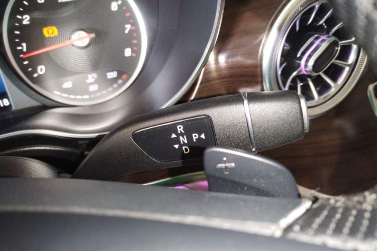Used Mercedes-Benz V-Class 2022 V 260 Avantgarde Edition Gear Lever