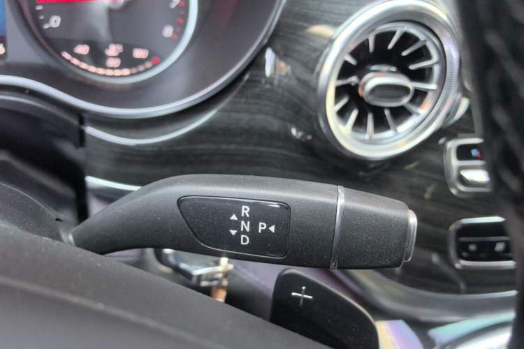Used Mercedes-Benz V-Class 2022 V 260 L Long Wheelbase Prestige Edition Gear Lever
