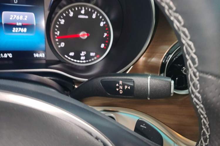 Used Mercedes-Benz V-Class 2022 V 260 L Long Wheelbase Prestige Edition Gear Lever