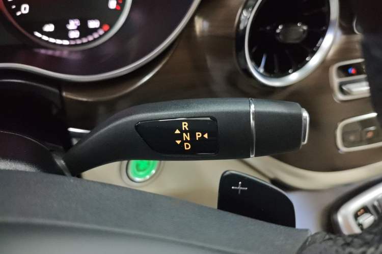 Used Mercedes-Benz V-Class 2022 V 260 Avantgarde Edition Gear Lever