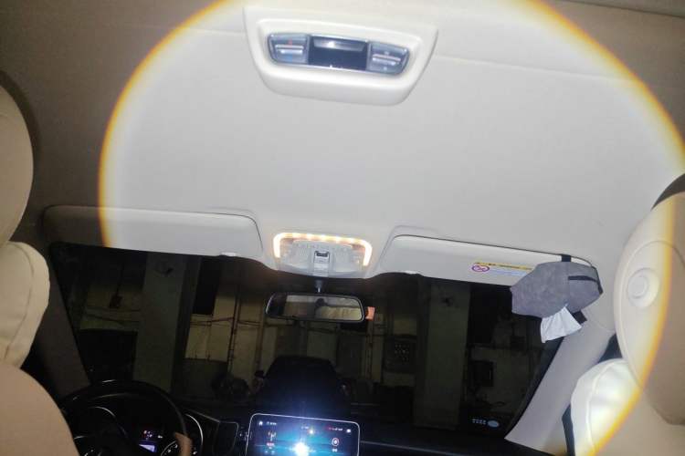 Used Mercedes-Benz V-Class 2022 V 260 Avantgarde Edition Headliner