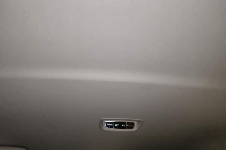 Used Mercedes-Benz V-Class 2022 V 260 Avantgarde Edition Headliner