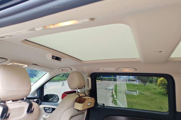 Used Mercedes-Benz V-Class 2022 V 260 Avantgarde Edition Headliner