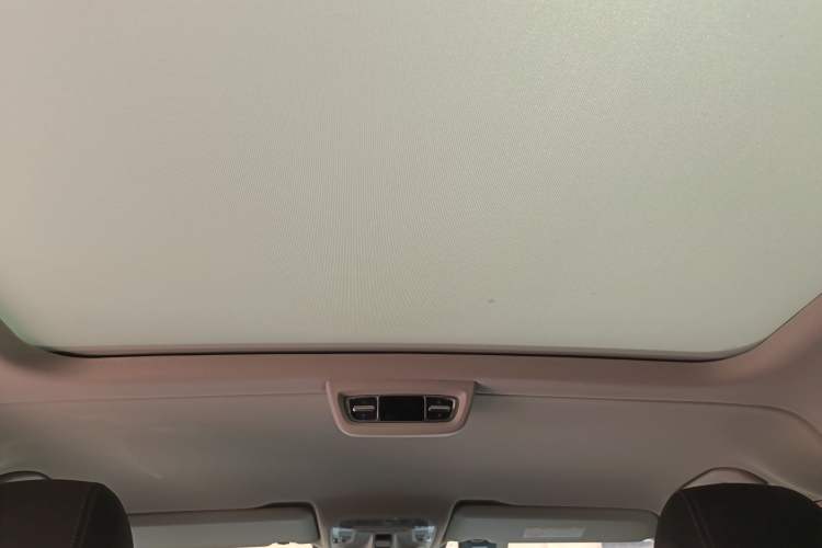 Used Mercedes-Benz V-Class 2022 V 260 Avantgarde Edition Headliner